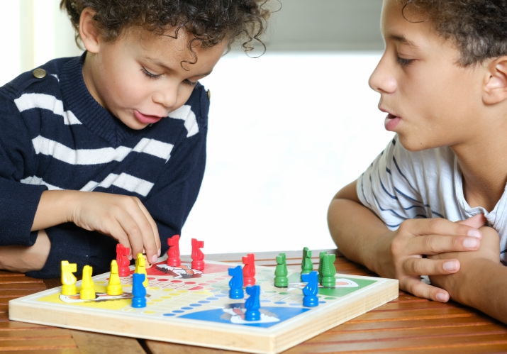 small childrens playing games